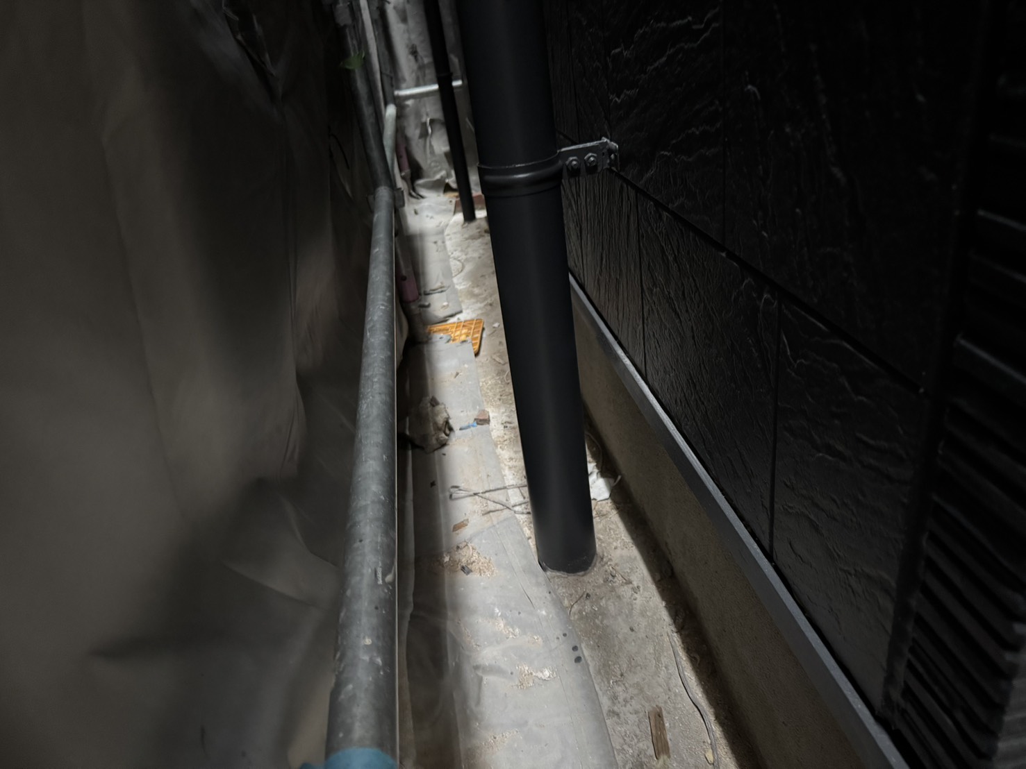 【職人のこだわり】美観を左右する「付帯部」の塗装。雨樋一本、ボルト一個まで丁寧に。